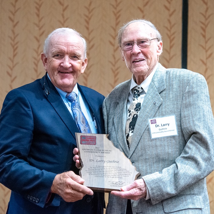 Dr. Larry Guthrie receives 2022 GFB Commodity Award